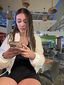 Snapshot of Rose-euphoria chatting on 03-14-25, 12:51 Rose-euphoria online show from 03-14-25, 12:51