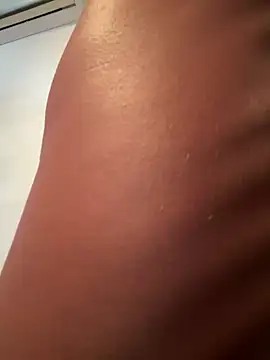 Snapshot of Rose-euphoria chatting on 10-14-25, 01:34 Rose-euphoria online show from 10-14-25, 01:34