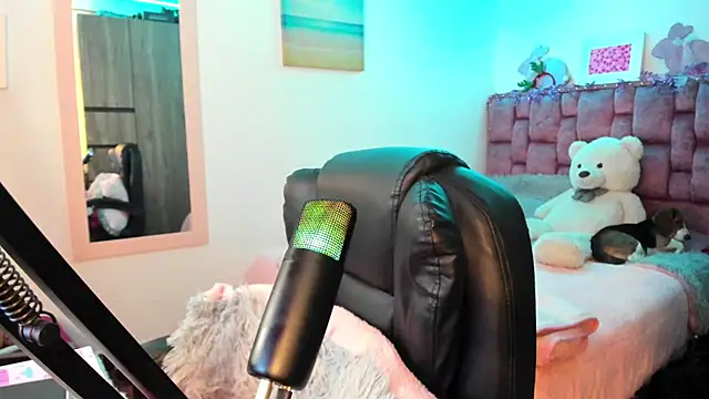 ladyrd1 online show from 12-15-24, 07:13