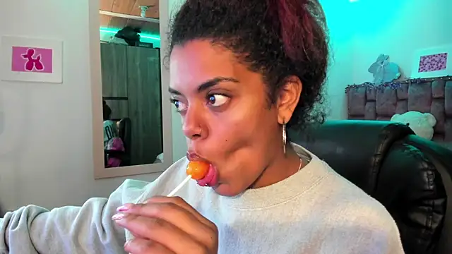 ladyrd1 online show from 12-19-24, 02:45