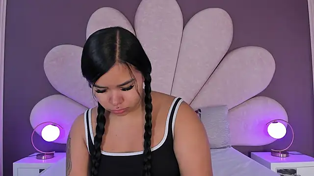 MarianaGarciaa   online show from 10-04-25, 11:52