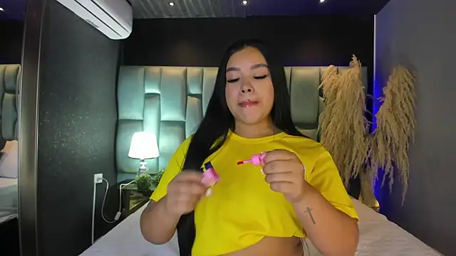 Snapshot of MarianaGarciaa__ chatting on 06-16-26, 07:49 MarianaGarciaa online show from 06-16-26, 07:49