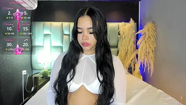 Snapshot of MarianaGarciaa__ chatting on 06-18-26, 06:34 MarianaGarciaa online show from 06-18-26, 06:34