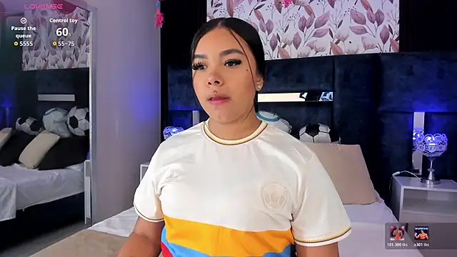Snapshot of MarianaGarciaa__ chatting on 06-27-26, 06:24 MarianaGarciaa online show from 06-27-26, 06:24