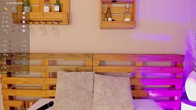 Snapshot of melanieecox chatting on 02-09-25, 10:21 melanieecox online show from 02-09-25, 10:21