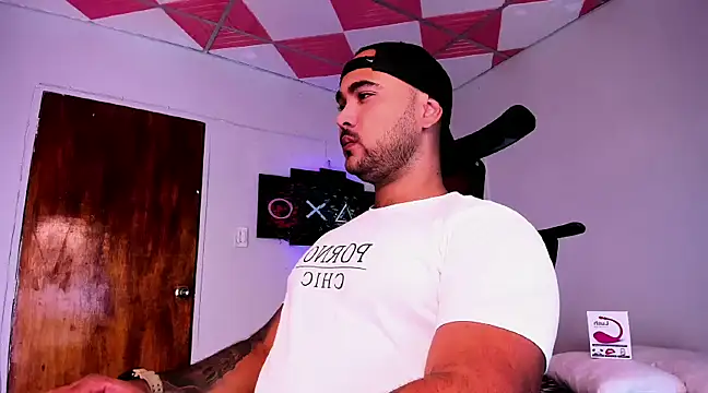 Snapshot of Sebas-hott chatting on 12-09-24, 05:29 Sebas-hott online show from 12-09-24, 05:29