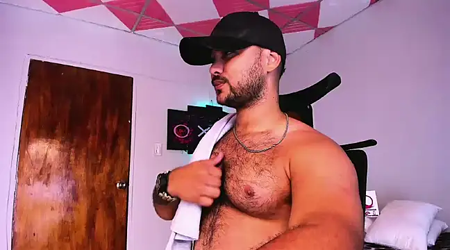 Snapshot of Sebas-hott chatting on 12-18-24, 05:48 Sebas-hott online show from 12-18-24, 05:48