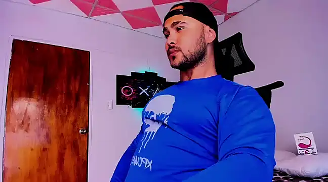 Snapshot of Sebas-hott chatting on 01-11-25, 03:23 Sebas-hott online show from 01-11-25, 03:23