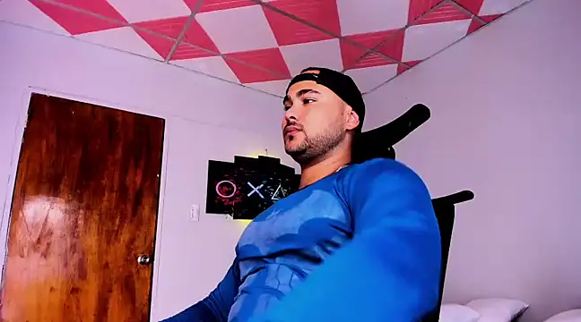 Snapshot of Sebas-hott chatting on 01-24-25, 03:00 Sebas-hott online show from 01-24-25, 03:00