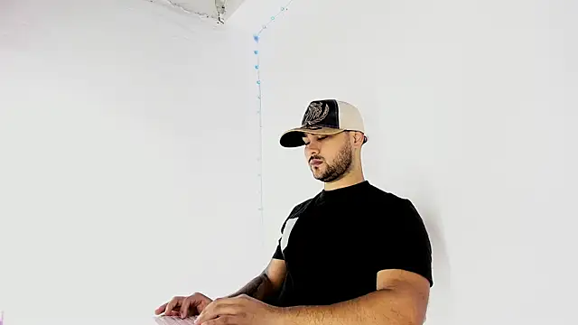 Snapshot of Sebas-hott chatting on 09-13-25, 09:47 Sebas-hott online show from 09-13-25, 09:47