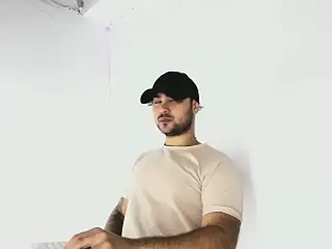 Snapshot of Sebas-hott chatting on 10-04-25, 10:19 Sebas-hott online show from 10-04-25, 10:19