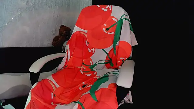 Snapshot of Teasing_Molly chatting on 09-15-25, 01:33 Teasing Molly online show from 09-15-25, 01:33