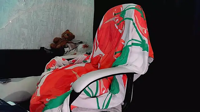 Snapshot of Teasing_Molly chatting on 09-26-25, 03:05 Teasing Molly online show from 09-26-25, 03:05