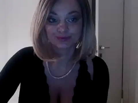 Snapshot of YourSweetJam chatting on 01-27-25, 05:04 YourSweetJam online show from 01-27-25, 05:04