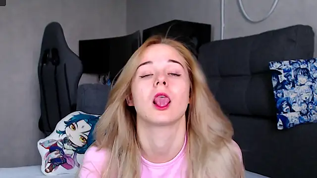 Snapshot of CassidyKiss chatting on 10-14-25, 09:32 CassidyKiss online show from 10-14-25, 09:32