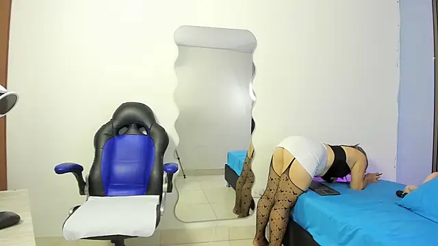 Yelena03 online show from 12-17-25, 10:27