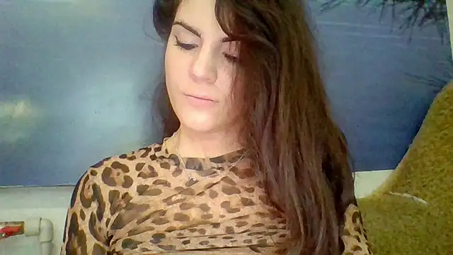 Snapshot of AliceTailor chatting on 06-11-26, 02:53 AliceTailor online show from 06-11-26, 02:53