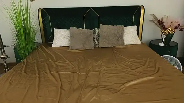 IceDanielles online show from 03-27-26, 01:44