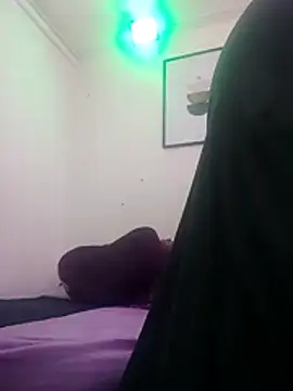 Snapshot of Wife_sexxx chatting on 12-28-24, 07:22 Wife sexxx online show from 12-28-24, 07:22