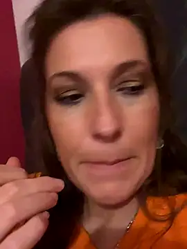 Snapshot of Lwhite1 chatting on 10-14-25, 11:49 Lwhite1 online show from 10-14-25, 11:49