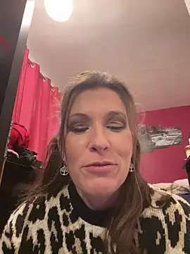 Snapshot of Lwhite1 chatting on 10-16-25, 10:33 Lwhite1 online show from 10-16-25, 10:33