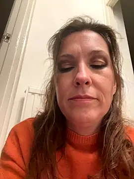 Snapshot of Lwhite1 chatting on 11-04-25, 05:01 Lwhite1 online show from 11-04-25, 05:01