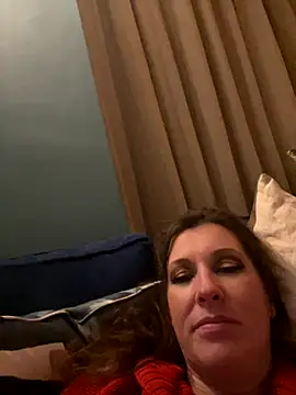 Snapshot of Lwhite1 chatting on 11-06-25, 12:33 Lwhite1 online show from 11-06-25, 12:33