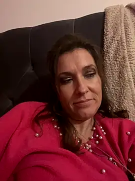 Snapshot of Lwhite1 chatting on 11-12-25, 12:44 Lwhite1 online show from 11-12-25, 12:44