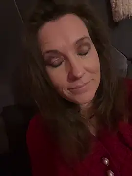 Snapshot of Lwhite1 chatting on 11-26-25, 11:39 Lwhite1 online show from 11-26-25, 11:39