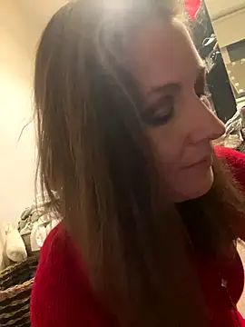 Snapshot of Lwhite1 chatting on 11-27-25, 04:42 Lwhite1 online show from 11-27-25, 04:42