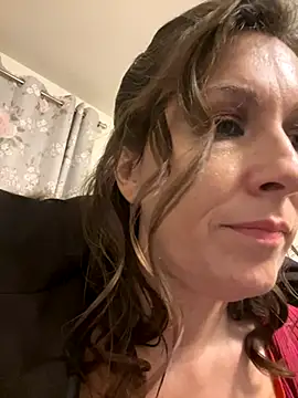 Snapshot of Lwhite1 chatting on 11-28-25, 04:31 Lwhite1 online show from 11-28-25, 04:31