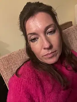 Snapshot of Lwhite1 chatting on 12-15-25, 04:55 Lwhite1 online show from 12-15-25, 04:55