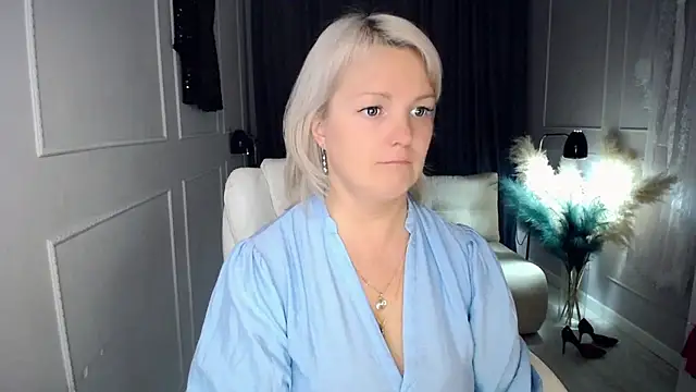 Juarnea online show from 11-24-25, 05:23