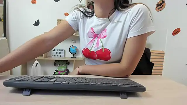 merlinaadams  online show from 10-20-25, 08:31