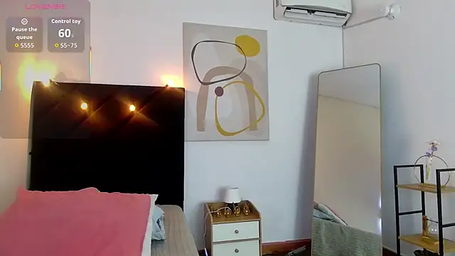 Snapshot of littleebonny chatting on 05-18-26, 07:52 littleebonny online show from 05-18-26, 07:52