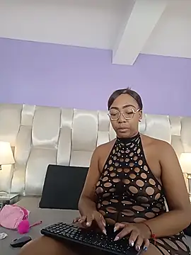 Snapshot of dirtyvictoria chatting on 10-29-25, 12:18 dirtyvictoria online show from 10-29-25, 12:18