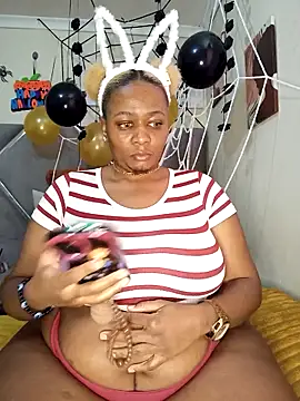 Snapshot of CocoBootyyy chatting on 10-23-25, 06:13 CocoBootyyy online show from 10-23-25, 06:13