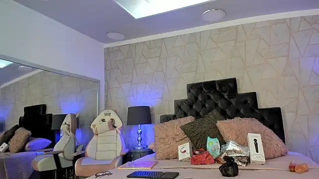 emily parkerr online show from 02-10-25, 01:22