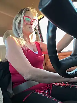 vixendoll87 online show from 10-22-25, 09:58