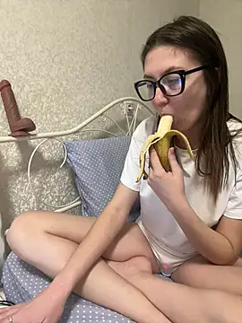 Snapshot of BeatriceTender chatting on 02-11-25, 04:02 BeatriceTender online show from 02-11-25, 04:02