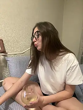 Snapshot of BeatriceTender chatting on 03-13-25, 09:48 BeatriceTender online show from 03-13-25, 09:48