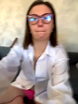 Snapshot of BeatriceTender chatting on 10-13-25, 09:09 BeatriceTender online show from 10-13-25, 09:09