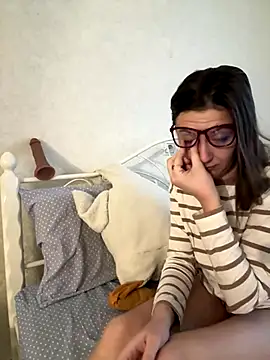 BeatriceTender online show from 12-15-25, 05:44