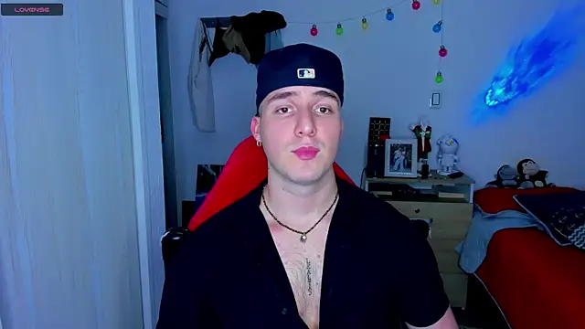 Snapshot of liam_oficial02 chatting on 12-13-24, 04:11 liam oficial02 online show from 12-13-24, 04:11