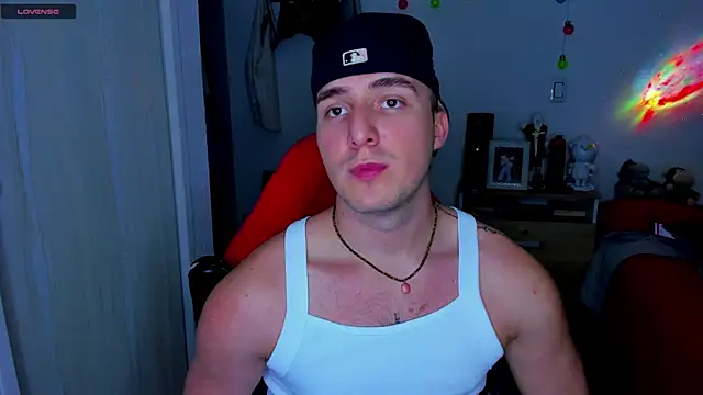 Snapshot of liam_oficial02 chatting on 12-19-24, 03:40 liam oficial02 online show from 12-19-24, 03:40