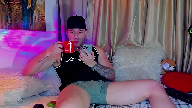 Snapshot of liam_oficial02 chatting on 09-16-25, 02:23 liam oficial02 online show from 09-16-25, 02:23