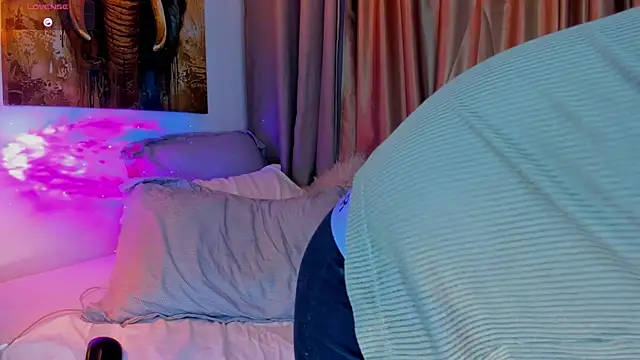 Snapshot of liam_oficial02 chatting on 09-21-25, 12:56 liam oficial02 online show from 09-21-25, 12:56