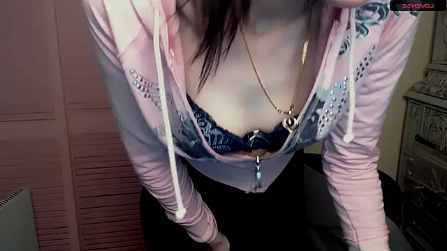 Snapshot of AmandaSell chatting on 01-08-25, 10:59 AmandaSell online show from 01-08-25, 10:59