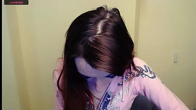 Snapshot of AmandaSell chatting on 03-19-25, 11:28 AmandaSell online show from 03-19-25, 11:28