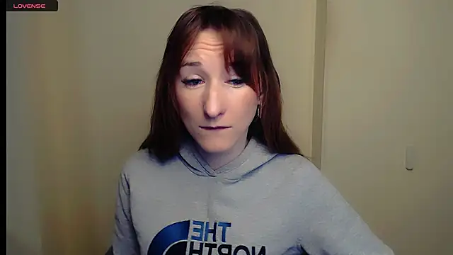 Snapshot of AmandaSell chatting on 03-21-25, 08:28 AmandaSell online show from 03-21-25, 08:28